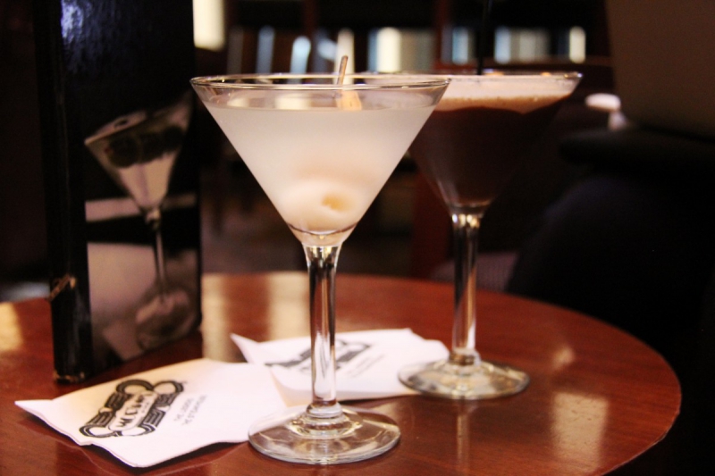 boite-nuit-COLLONGUES-min_martini_bar_lychee_chocolate_alcohol_liquor_happy_hour_happy-910161